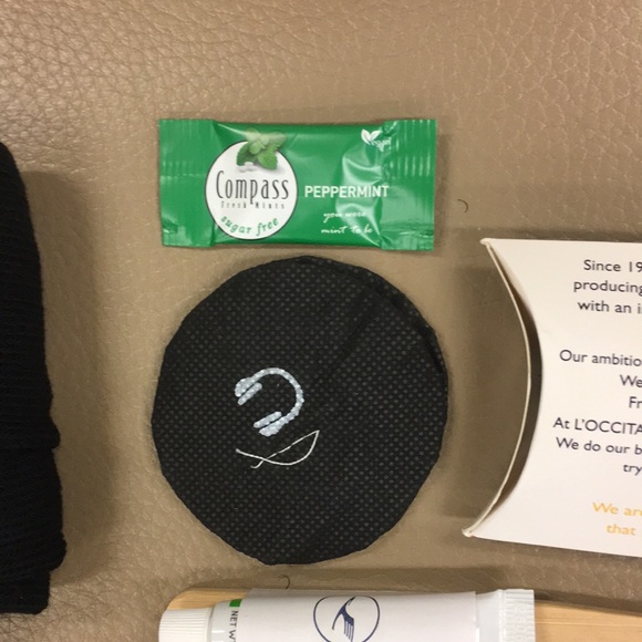 Lufthansa Toiletry Bag - Picture 5 of 10